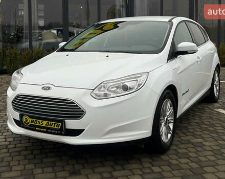 Белый Форд Фокус, объемом двигателя 0 л и пробегом 136 тыс. км за 11800 $, фото 2 на Automoto.ua