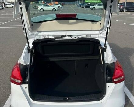 Белый Форд Фокус, объемом двигателя 1.6 л и пробегом 135 тыс. км за 9500 $, фото 7 на Automoto.ua