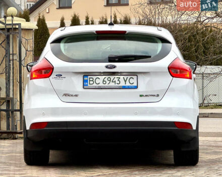 Белый Форд Фокус, объемом двигателя 0 л и пробегом 74 тыс. км за 9999 $, фото 19 на Automoto.ua