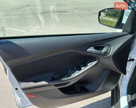 Белый Форд Фокус, объемом двигателя 2 л и пробегом 71 тыс. км за 13365 $, фото 9 на Automoto.ua