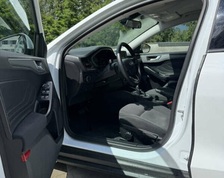 Белый Форд Фокус, объемом двигателя 1.5 л и пробегом 150 тыс. км за 12500 $, фото 10 на Automoto.ua