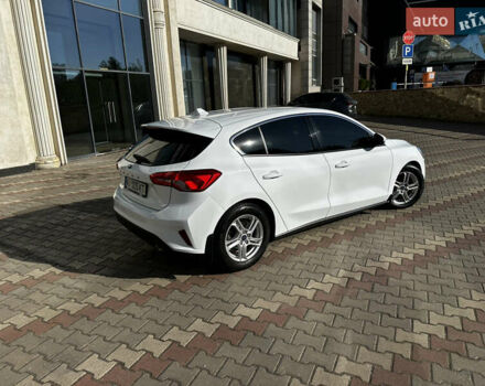 Белый Форд Фокус, объемом двигателя 1.5 л и пробегом 158 тыс. км за 13500 $, фото 5 на Automoto.ua