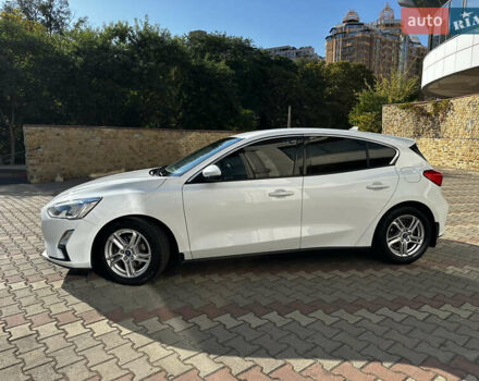Белый Форд Фокус, объемом двигателя 1.5 л и пробегом 158 тыс. км за 13500 $, фото 1 на Automoto.ua