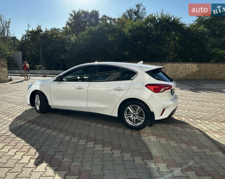 Белый Форд Фокус, объемом двигателя 1.5 л и пробегом 158 тыс. км за 13500 $, фото 2 на Automoto.ua