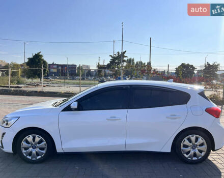 Белый Форд Фокус, объемом двигателя 1.5 л и пробегом 139 тыс. км за 10900 $, фото 1 на Automoto.ua