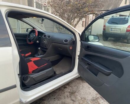 Форд Фокус 2006 в Змиеве на Automoto.ua Белый Форд Фокус, объемом двигателя 1.4 л и пробегом 260 тыс. км за 3400 $, фото 6 на Automoto.ua
