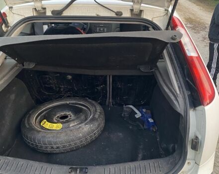 Форд Фокус 2006 в Змиеве на Automoto.ua Белый Форд Фокус, объемом двигателя 1.4 л и пробегом 260 тыс. км за 3400 $, фото 12 на Automoto.ua