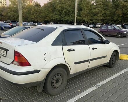 Белый Форд Фокус, объемом двигателя 2 л и пробегом 357 тыс. км за 2400 $, фото 3 на Automoto.ua