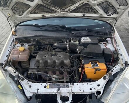 Белый Форд Фокус, объемом двигателя 2 л и пробегом 357 тыс. км за 2400 $, фото 7 на Automoto.ua