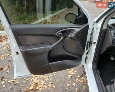 Белый Форд Фокус, объемом двигателя 1.6 л и пробегом 405 тыс. км за 2299 $, фото 4 на Automoto.ua