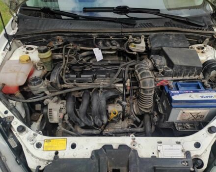 Белый Форд Фокус, объемом двигателя 1.6 л и пробегом 185 тыс. км за 3567 $, фото 4 на Automoto.ua