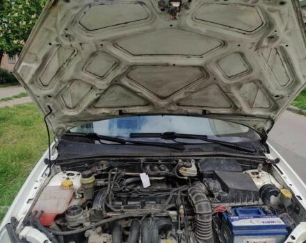 Белый Форд Фокус, объемом двигателя 1.6 л и пробегом 185 тыс. км за 3567 $, фото 2 на Automoto.ua