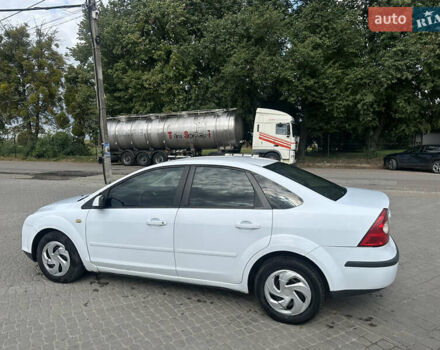 Белый Форд Фокус, объемом двигателя 1.6 л и пробегом 275 тыс. км за 2999 $, фото 21 на Automoto.ua