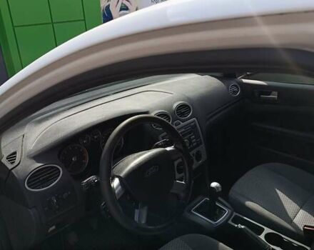 Белый Форд Фокус, объемом двигателя 1.6 л и пробегом 230 тыс. км за 4400 $, фото 4 на Automoto.ua