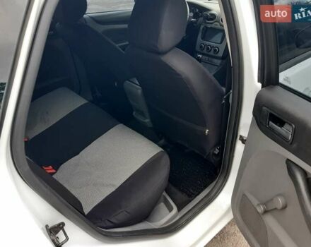 Белый Форд Фокус, объемом двигателя 1.6 л и пробегом 187 тыс. км за 5750 $, фото 19 на Automoto.ua