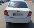 Белый Форд Фокус, объемом двигателя 1.6 л и пробегом 250 тыс. км за 5000 $, фото 1 на Automoto.ua