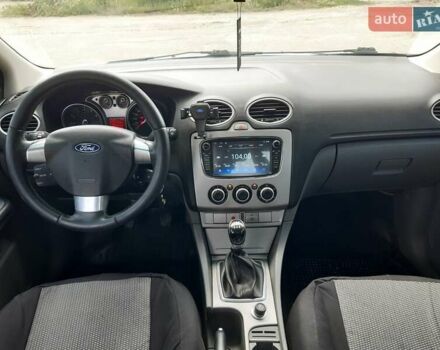 Белый Форд Фокус, объемом двигателя 1.6 л и пробегом 187 тыс. км за 5750 $, фото 15 на Automoto.ua