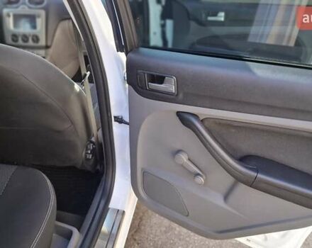 Білий Форд Фокус, об'ємом двигуна 1.6 л та пробігом 203 тис. км за 7500 $, фото 8 на Automoto.ua