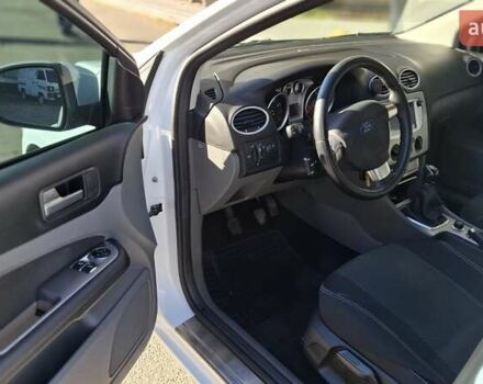 Білий Форд Фокус, об'ємом двигуна 1.6 л та пробігом 203 тис. км за 7500 $, фото 4 на Automoto.ua