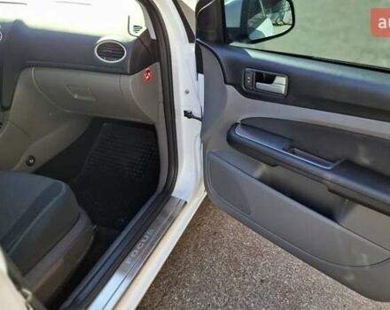 Білий Форд Фокус, об'ємом двигуна 1.6 л та пробігом 203 тис. км за 7500 $, фото 6 на Automoto.ua