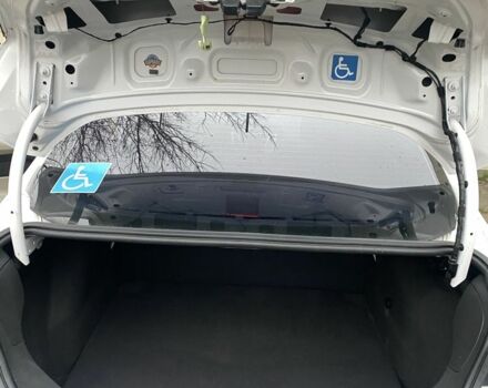 Белый Форд Фокус, объемом двигателя 2 л и пробегом 220 тыс. км за 6000 $, фото 1 на Automoto.ua