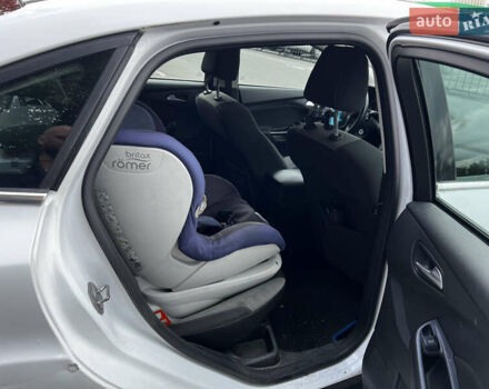 Білий Форд Фокус, об'ємом двигуна 1.6 л та пробігом 210 тис. км за 6900 $, фото 6 на Automoto.ua