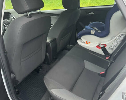 Белый Форд Фокус, объемом двигателя 2 л и пробегом 188 тыс. км за 7000 $, фото 7 на Automoto.ua