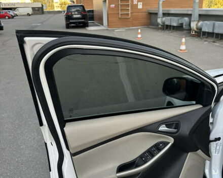 Белый Форд Фокус, объемом двигателя 2 л и пробегом 190 тыс. км за 5900 $, фото 9 на Automoto.ua