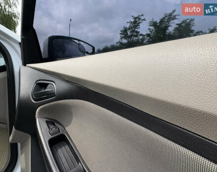 Белый Форд Фокус, объемом двигателя 2 л и пробегом 236 тыс. км за 6699 $, фото 16 на Automoto.ua