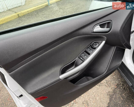 Белый Форд Фокус, объемом двигателя 2 л и пробегом 215 тыс. км за 9490 $, фото 11 на Automoto.ua