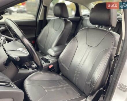 Форд Фокус 2013 в Харькове на Automoto.ua Белый Форд Фокус, объемом двигателя 2 л и пробегом 115 тыс. км за 7700 $, фото 6 на Automoto.ua