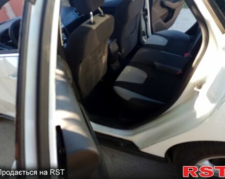 Белый Форд Фокус, объемом двигателя 1.6 л и пробегом 120 тыс. км за 2300 $, фото 4 на Automoto.ua