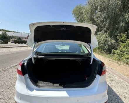 Форд Фокус 2013 в Синельниковом на Automoto.ua Белый Форд Фокус, объемом двигателя 1 л и пробегом 144 тыс. км за 7500 $, фото 2 на Automoto.ua