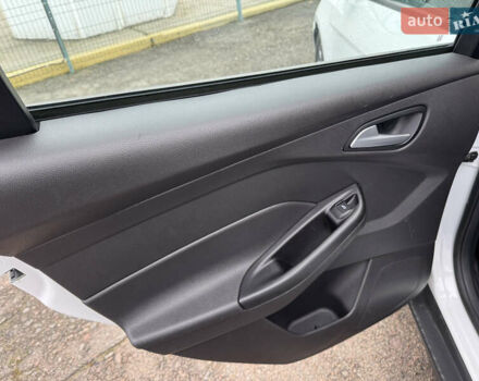 Белый Форд Фокус, объемом двигателя 2 л и пробегом 215 тыс. км за 9490 $, фото 21 на Automoto.ua