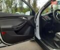 Білий Форд Фокус, об'ємом двигуна 2 л та пробігом 170 тис. км за 8700 $, фото 35 на Automoto.ua