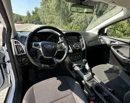 Форд Фокус 2013 в Новомосковске на Automoto.ua Белый Форд Фокус, объемом двигателя 1 л и пробегом 144 тыс. км за 7000 $, фото 5 на Automoto.ua