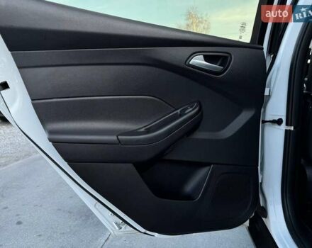 Білий Форд Фокус, об'ємом двигуна 2 л та пробігом 269 тис. км за 7300 $, фото 45 на Automoto.ua