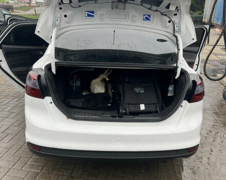 Білий Форд Фокус, об'ємом двигуна 2 л та пробігом 288 тис. км за 7000 $, фото 7 на Automoto.ua