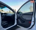 Білий Форд Фокус, об'ємом двигуна 2 л та пробігом 269 тис. км за 7300 $, фото 56 на Automoto.ua