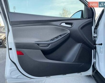 Білий Форд Фокус, об'ємом двигуна 2 л та пробігом 269 тис. км за 7300 $, фото 22 на Automoto.ua