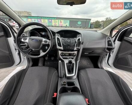 Форд Фокус 2014 в Новоукраинке на Automoto.ua Белый Форд Фокус, объемом двигателя 1 л и пробегом 141 тыс. км за 6800 $, фото 10 на Automoto.ua