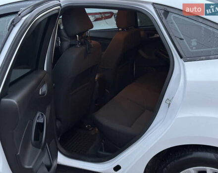 Белый Форд Фокус, объемом двигателя 2 л и пробегом 223 тыс. км за 8000 $, фото 7 на Automoto.ua