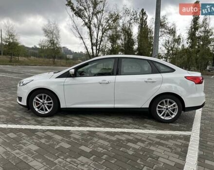 Форд Фокус 2015 в Запорожье на Automoto.ua Белый Форд Фокус, объемом двигателя 2 л и пробегом 150 тыс. км за 9900 $, фото 4 на Automoto.ua