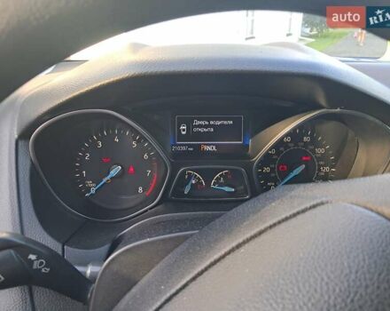 Форд Фокус 2015 у Софіївська Борщагівка на Automoto.ua Білий Форд Фокус, об'ємом двигуна 2 л та пробігом 210 тис. км за 7400 $, фото 4 на Automoto.ua