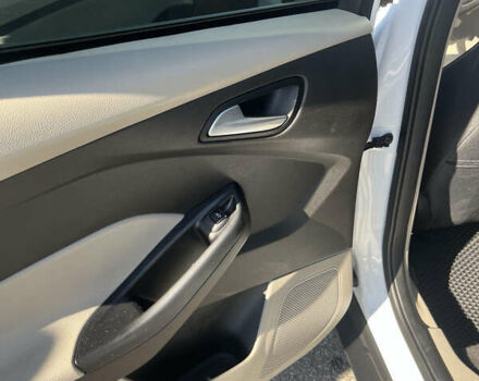 Белый Форд Фокус, объемом двигателя 2 л и пробегом 188 тыс. км за 6900 $, фото 16 на Automoto.ua