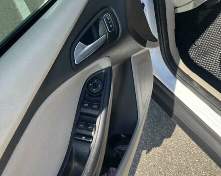 Белый Форд Фокус, объемом двигателя 2 л и пробегом 188 тыс. км за 6900 $, фото 10 на Automoto.ua