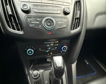 Белый Форд Фокус, объемом двигателя 2 л и пробегом 145 тыс. км за 7500 $, фото 4 на Automoto.ua