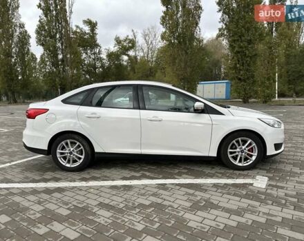 Форд Фокус 2015 в Запорожье на Automoto.ua Белый Форд Фокус, объемом двигателя 2 л и пробегом 150 тыс. км за 9900 $, фото 3 на Automoto.ua