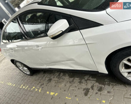 Белый Форд Фокус, объемом двигателя 2 л и пробегом 93 тыс. км за 5800 $, фото 4 на Automoto.ua