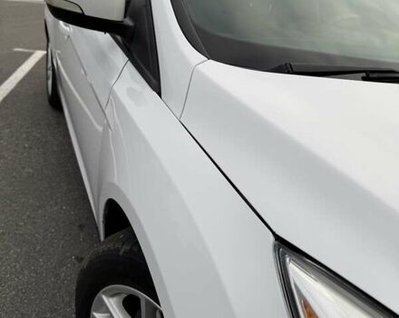 Белый Форд Фокус, объемом двигателя 2 л и пробегом 205 тыс. км за 8300 $, фото 9 на Automoto.ua